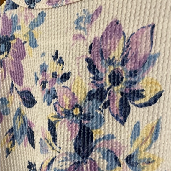 HEIMISH USA Women’s Size 2X Purple and Cream Floral Faux Button Shirt - Picture 9 of 10